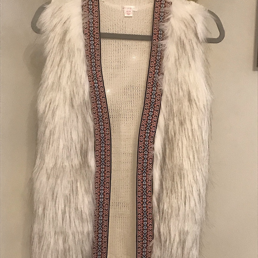 Xhilaration By Target White Sweater/Vest